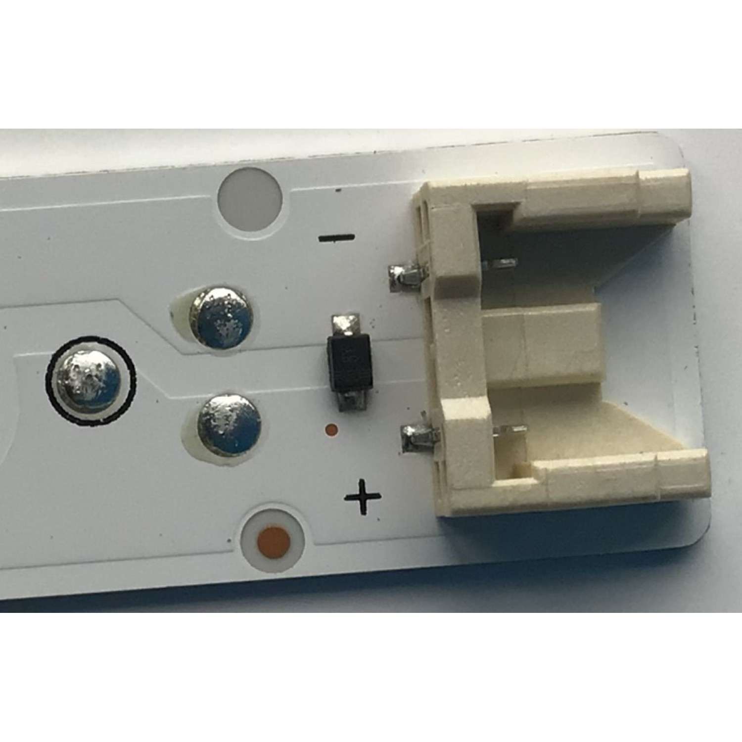 KIT DE LEDS PARA TV LG (5 PZ) / NUMERO DE PARTE EAV65010001 / EAV65034101 / SSC_Y21 SLIM TRIDENT 43NANO75_HKC / 1WR60325UM / PANEL NC430TQG-AAKP1 / MODELO 43NANO75UPA.BUSYLJM - Imagen 4